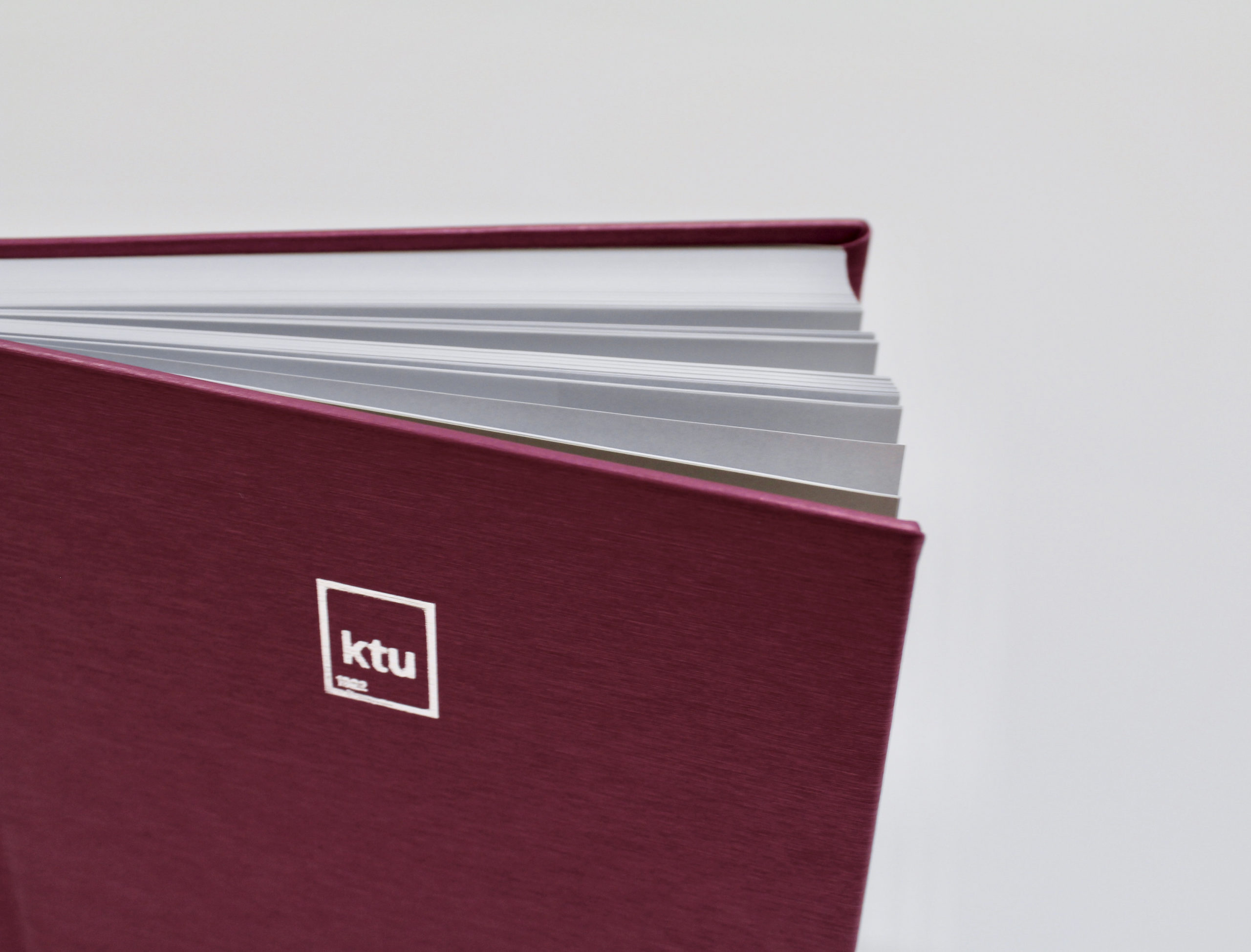 Hardcover binding – KTU printing house 20:59